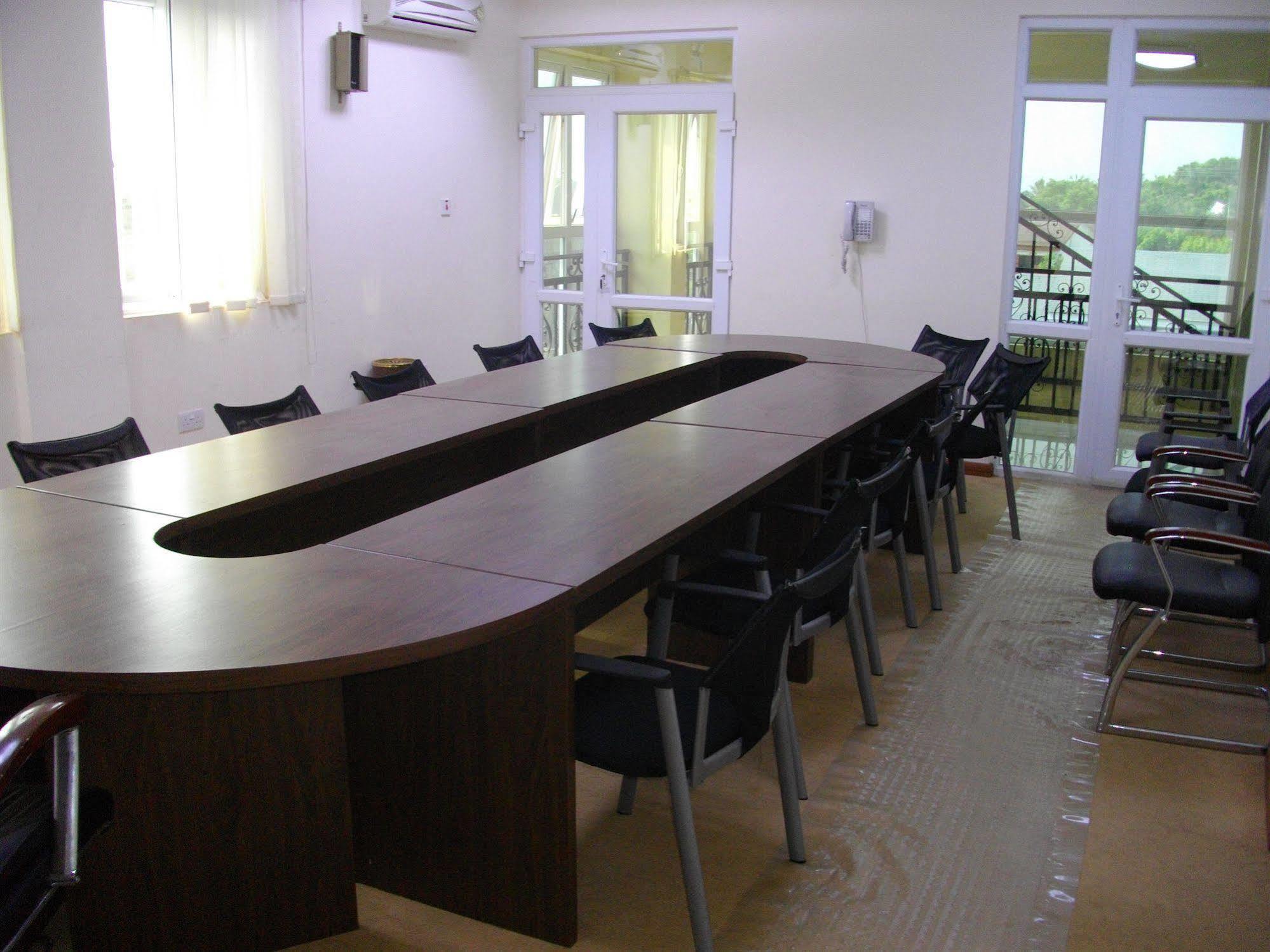 De Holiday Beach Hotel Kokrobite Exterior photo